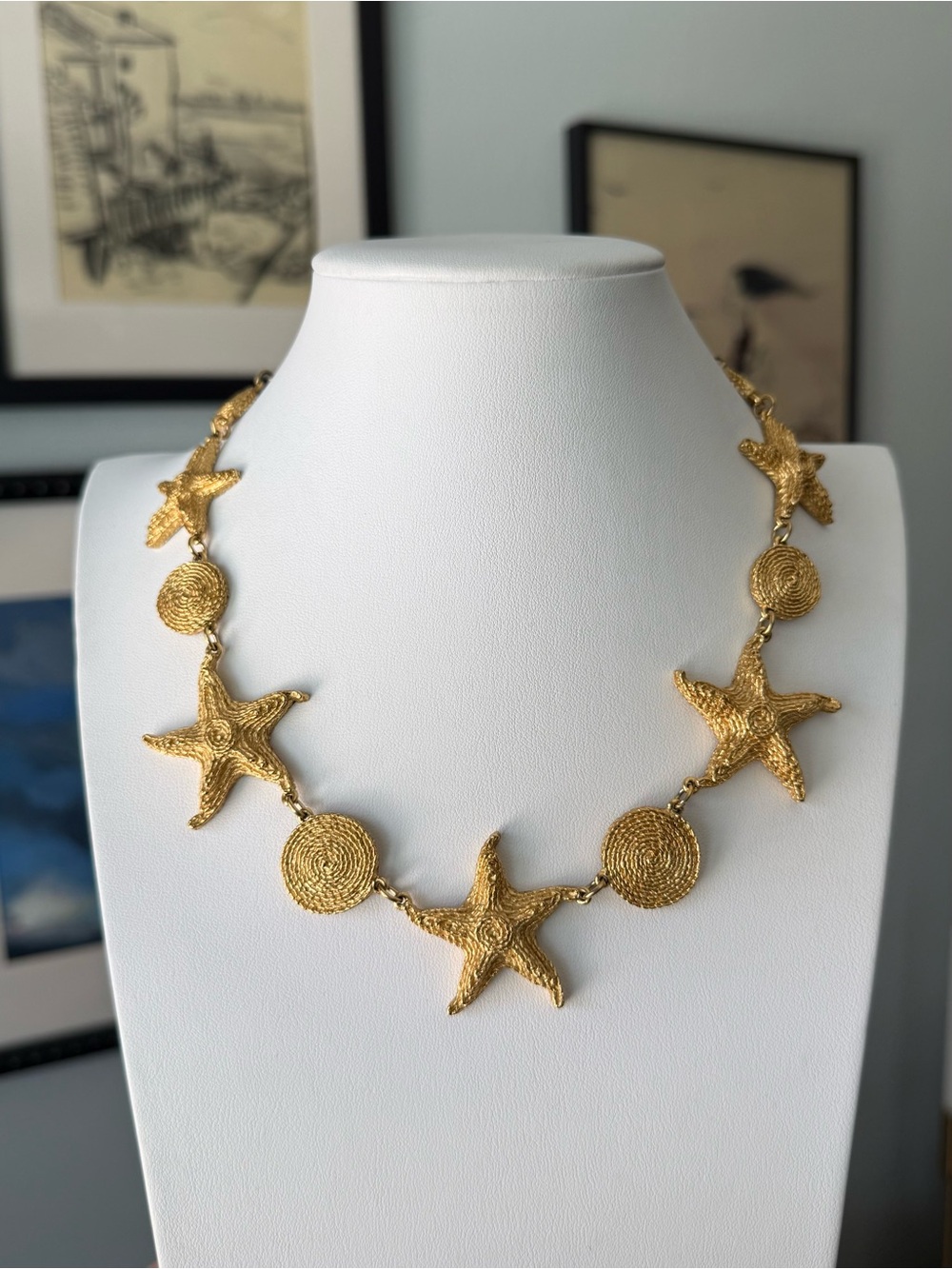 Vintage Gold Tone Trifari Starfish Circle Necklace Signed Mint Condition Beachy